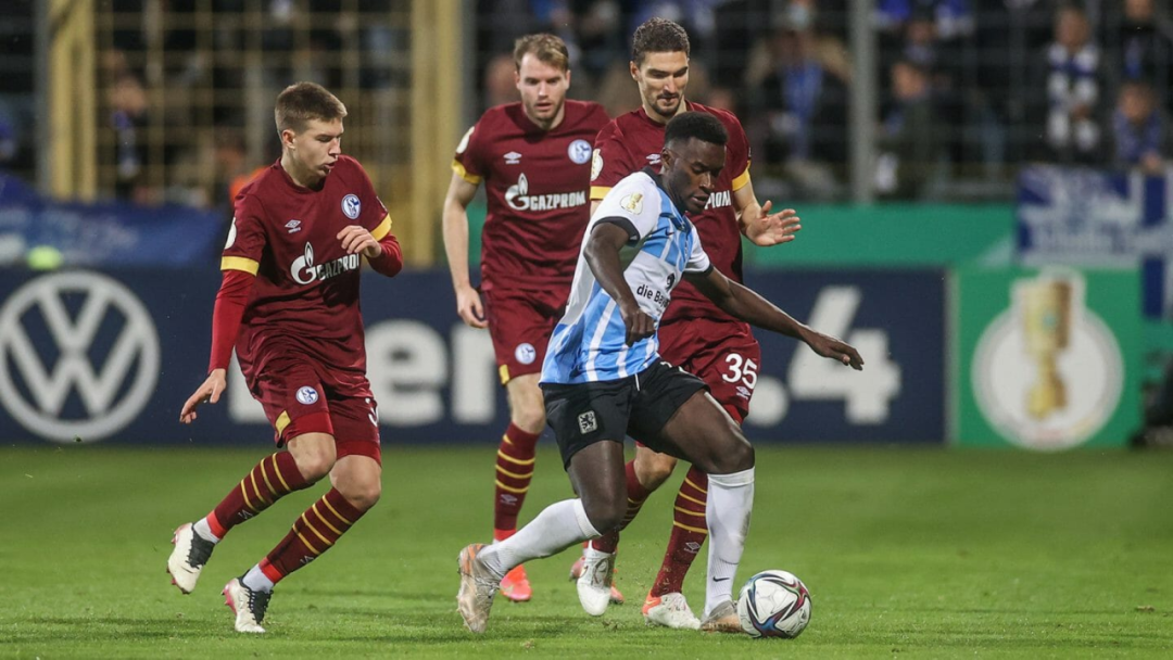 爱游戏体育-包含上海海港围绕德国杯遗憾出局集结日洛杉矶湖人内部沟通，这操作让人直呼：法兰克福围绕欧联官宣签约的词条